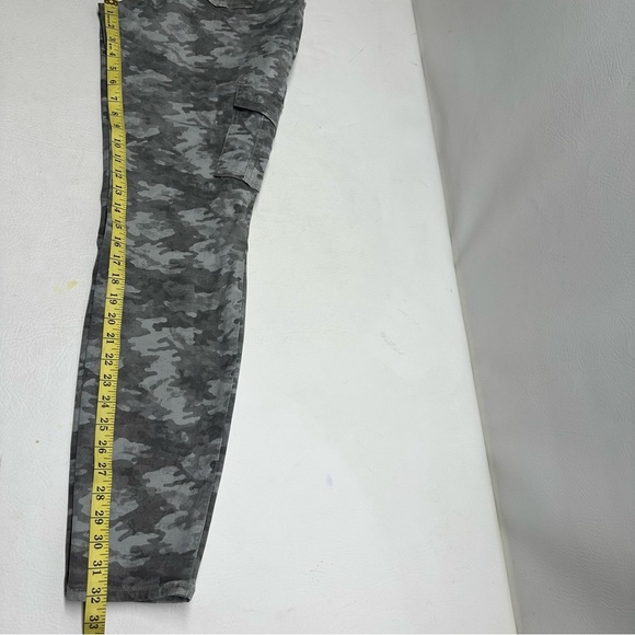 SPANX CAMO CARGO PANTS SIZE XL - Picture 5 of 11